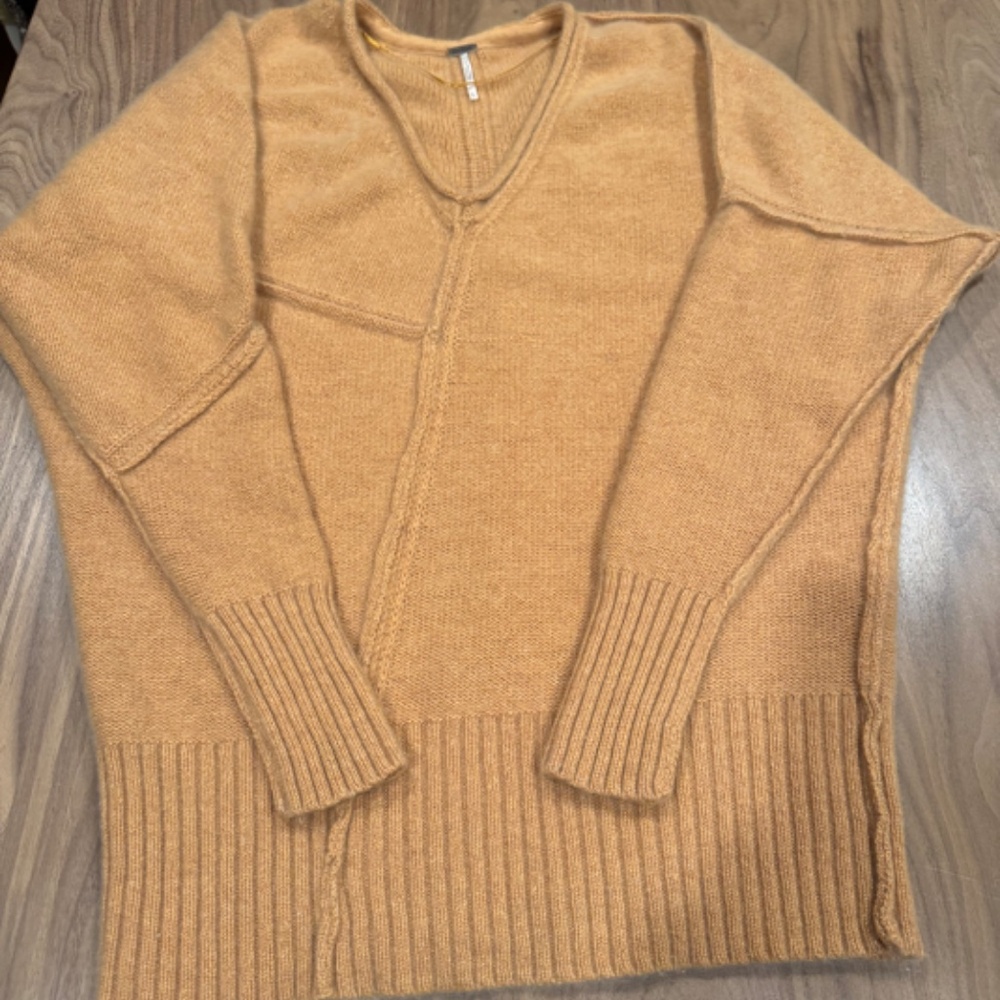 Free People 100% Cashmere Oversized Souchy V-Neck Sweater Camel Orange Size S - Picture 6 of 13